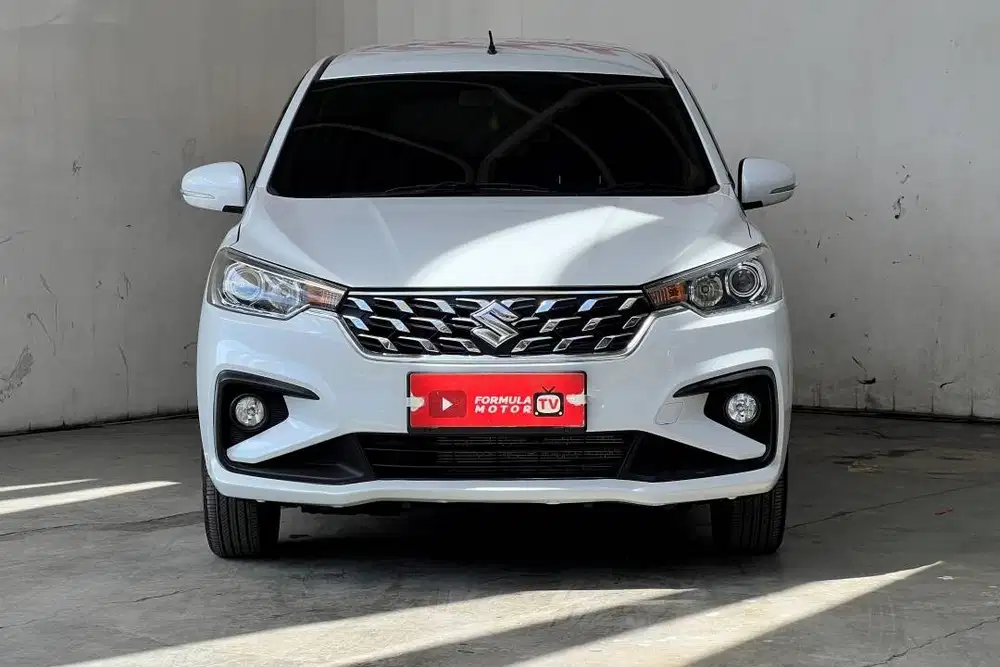 Suzuki Ertiga GX Hybrid AT 2023 Putih