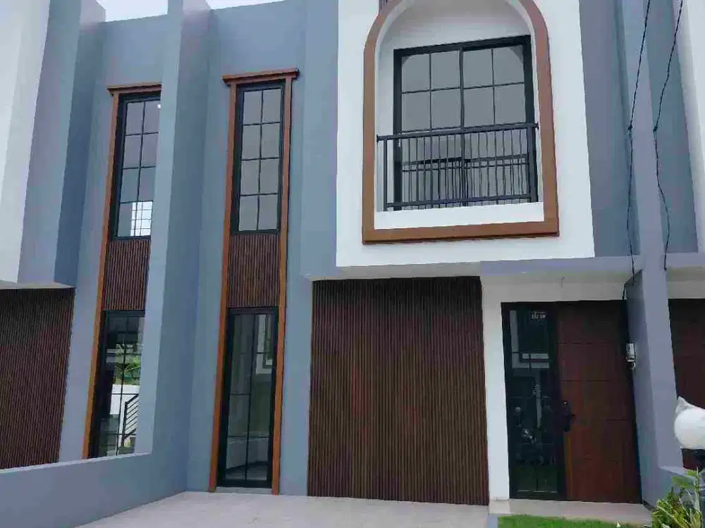 Dijual rumah 2 lantai Siap huni nol jalan Raya