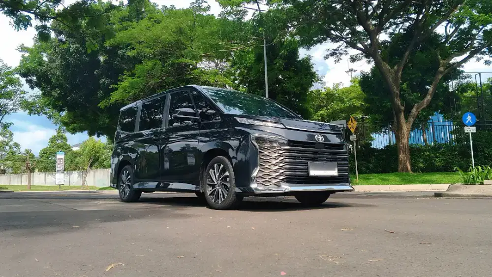 Toyota voxy 2023 ! Good condition !