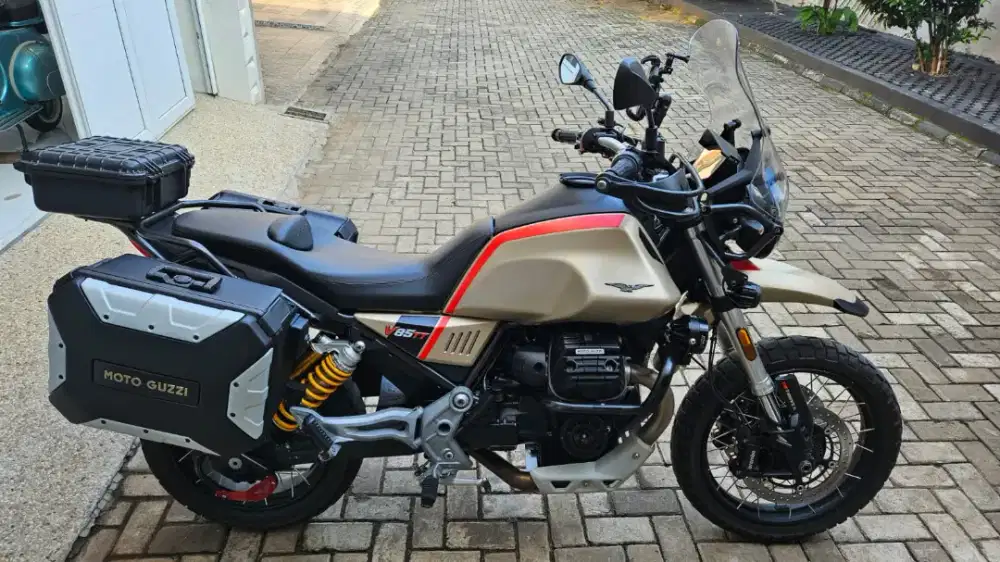 MOTO GUZZI V85 TT ITALY 2020 
850cc