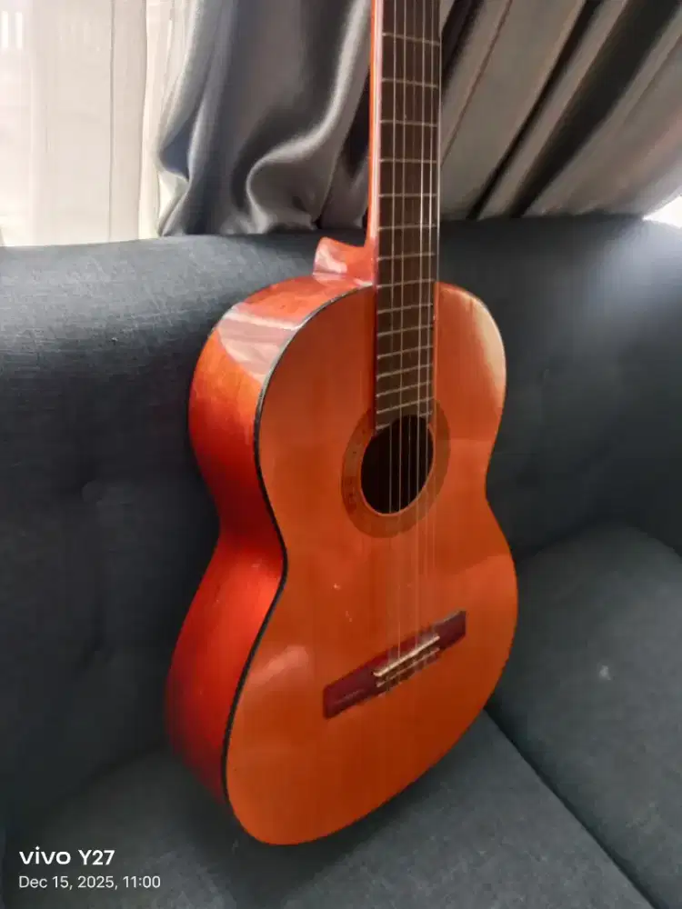 Gitar akustik Yamaha CG40 asli