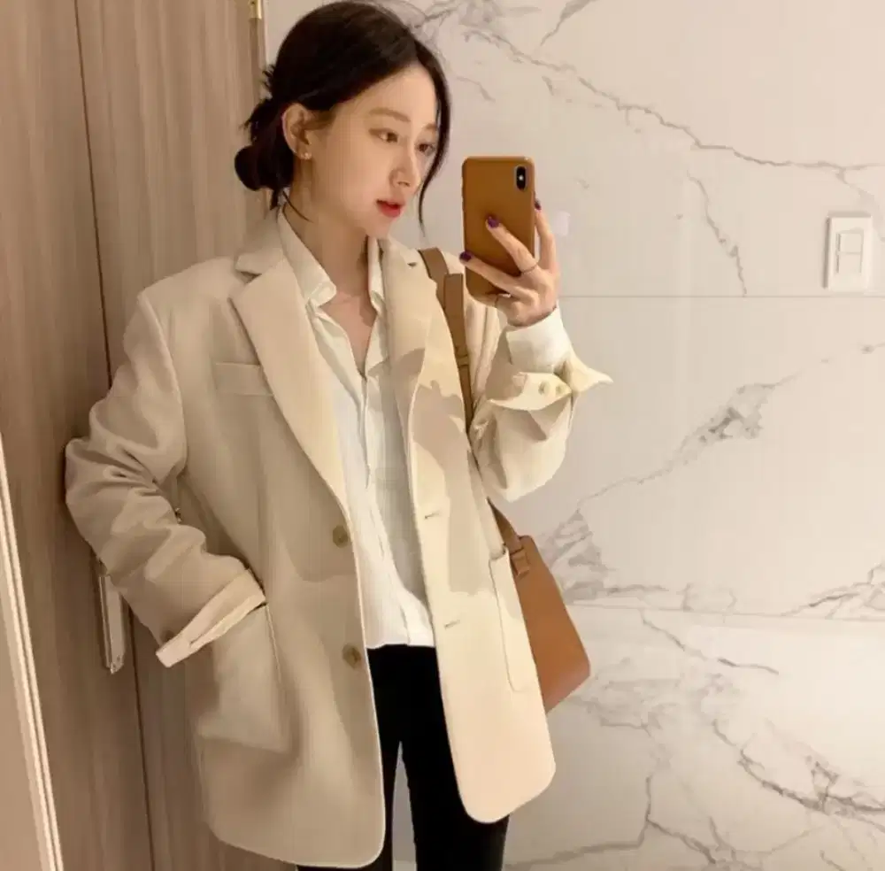 Blazer Wanita Cream Oversized