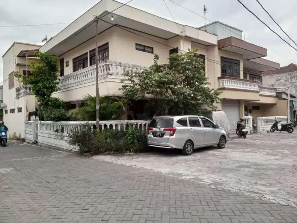 Dijual kos aktif full penghuni di area kampus Babarsari dan ada rumah induknya lokasi sangat strategis