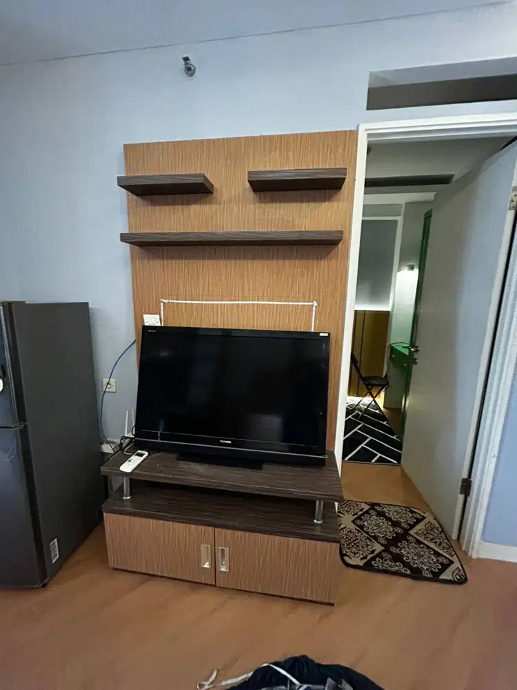 Meja TV dan lemari sepatu