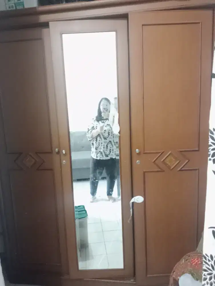 Jual lemari jati 3 pintu model modern kaca