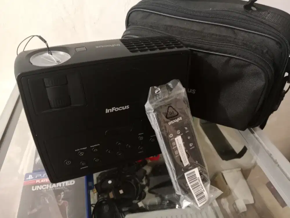 Proyektor 3D Infocus In1110 Lcd IN114 IN12 EPSON S400 Bekas Seken Mini