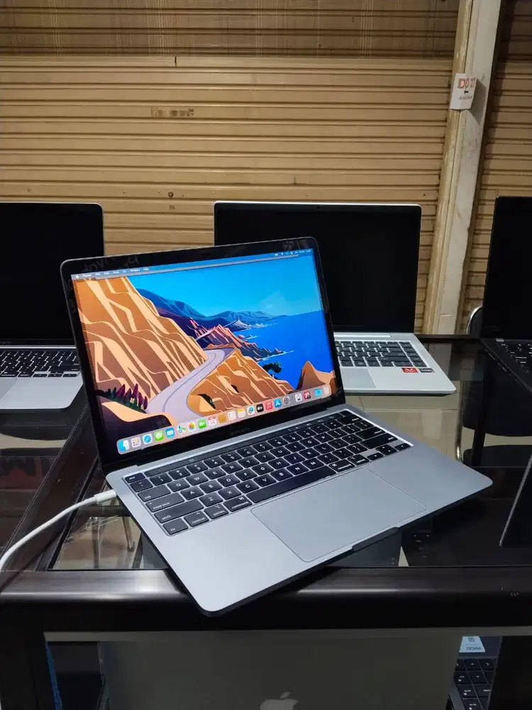 MSI Modern 14 B5M Ryzen 5 5500U RAM 8GB SSD 512GB M2 NVMe Layar 14 FHD