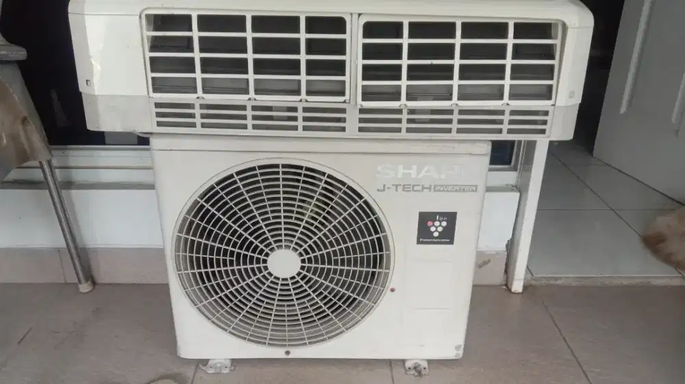 Di jual ac merek  sharp 1 setengah pk