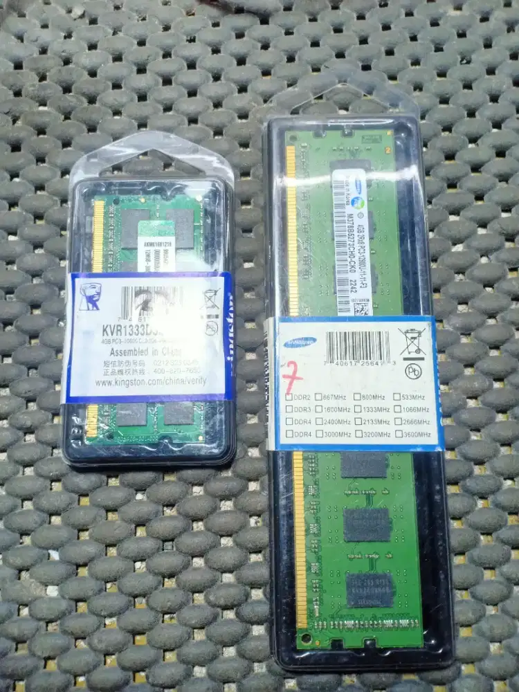 Memory laptop DDR3 4 GB pc10600 & memory PC 4 GB pc12800 masih segel