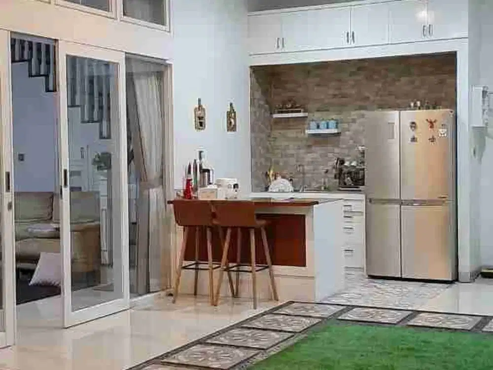 Rumah bagus 2.5 lantai shm strategis depan alun2 Depok