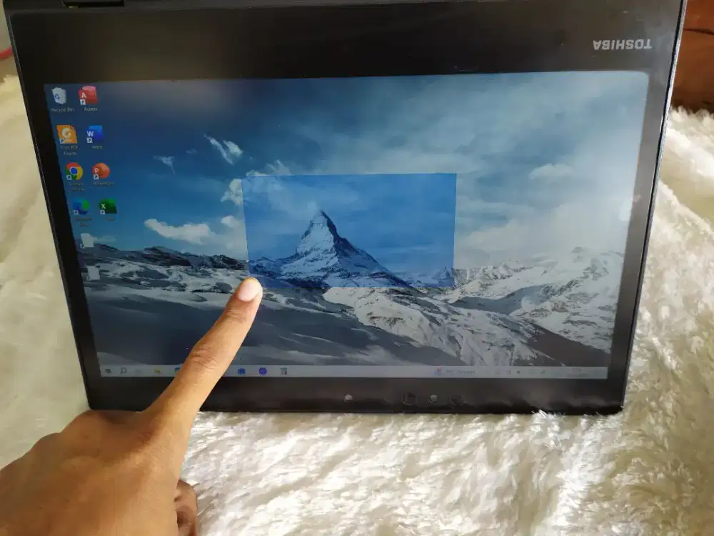 Laptop Toshiba Touchscreen Flip 360 i3 gen 7 Ram 8 SSD 256Gb Batre OK