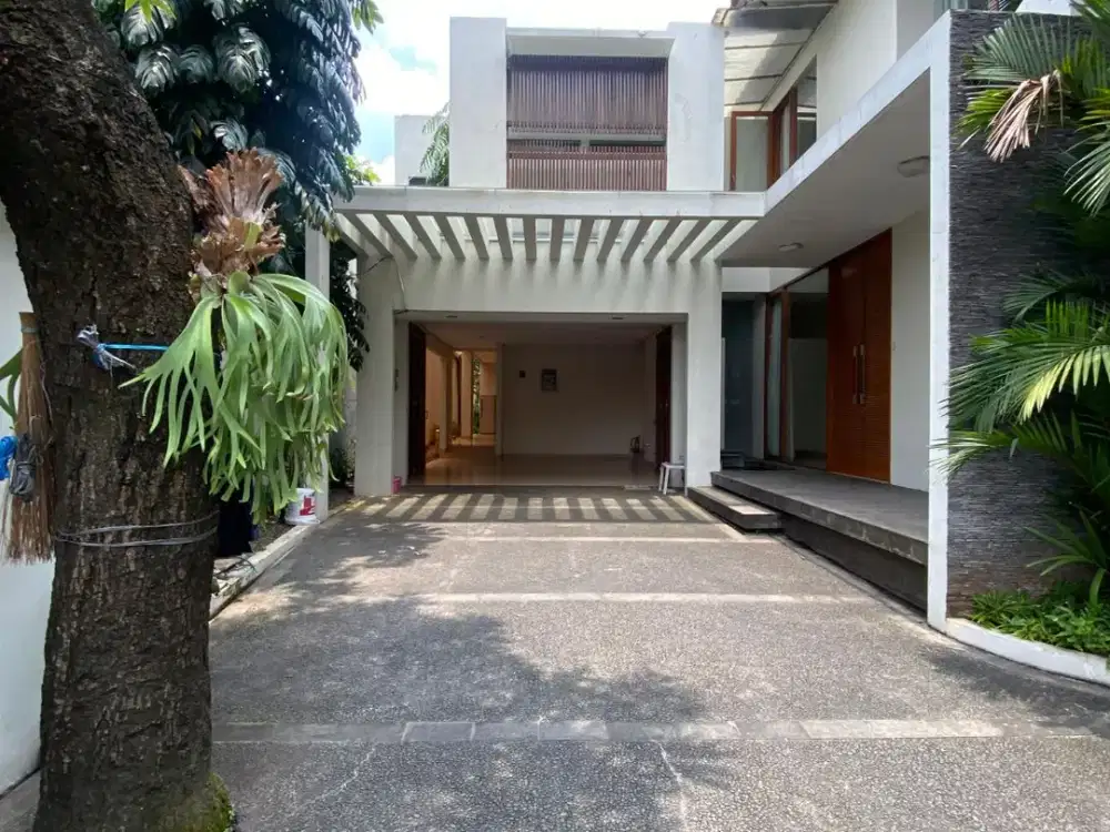 Dijual Modern House With Fabulous Layout, Garden And Private Swimming Pool In Kemang