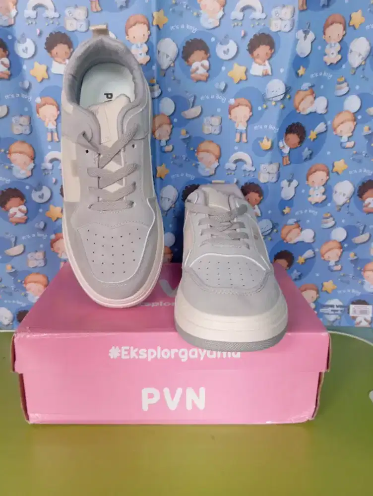 Sepatu sneakers casual