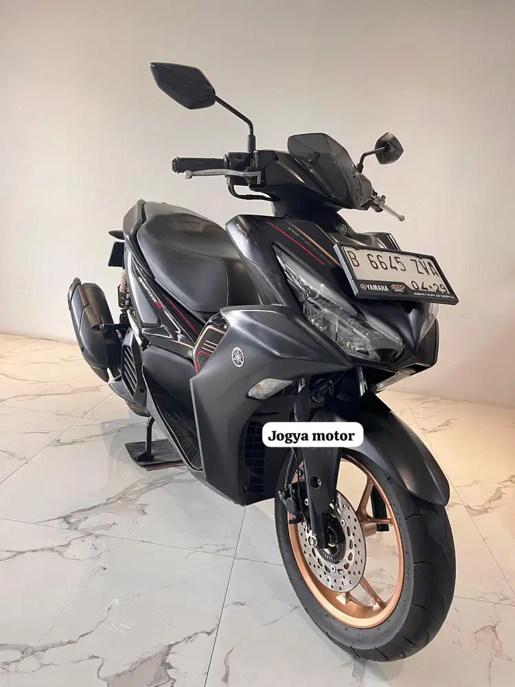 (B) Yamaha aerox connected abs 2024