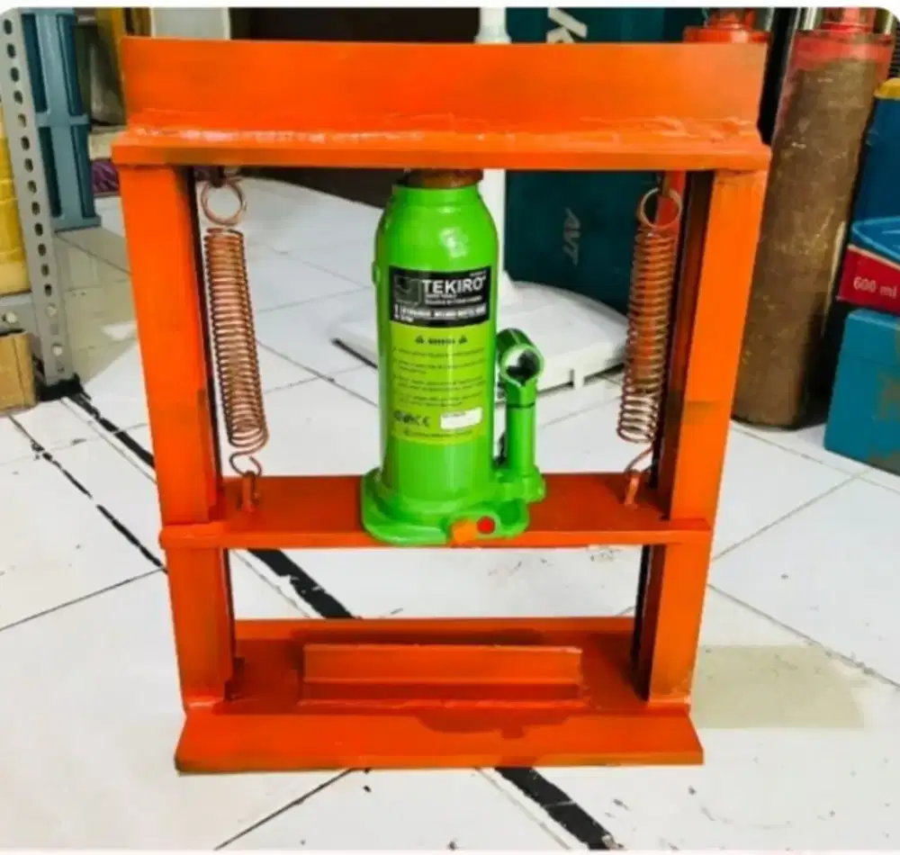 Alat potong paving block hidrolic conblock bata beton batako