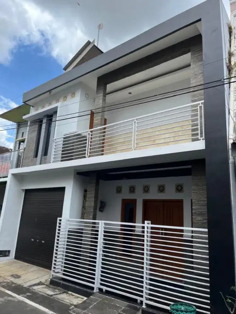 Jual Murah,.Rumah 2 Lantai Barat RSUD Karanganyar