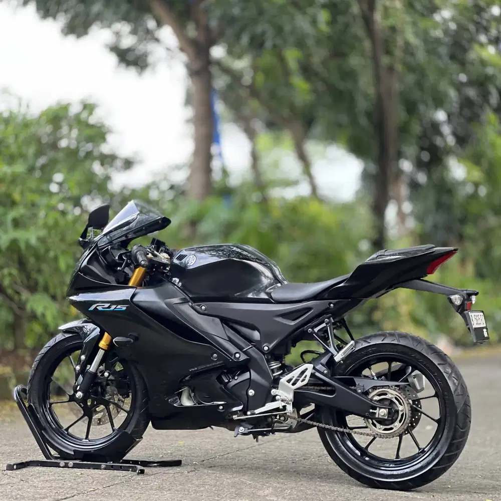 YAMAHA R15 V4 2022 BLACK KM 10K PAJAK PANJANG SIAP NGEBUT