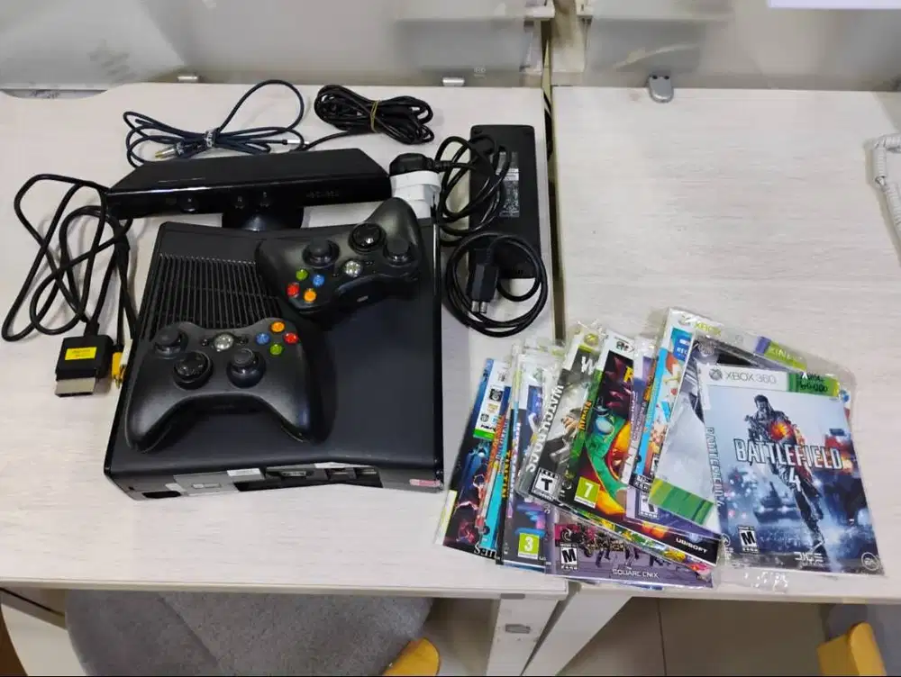Xbox 360 S + Kinect + 2 Joystick