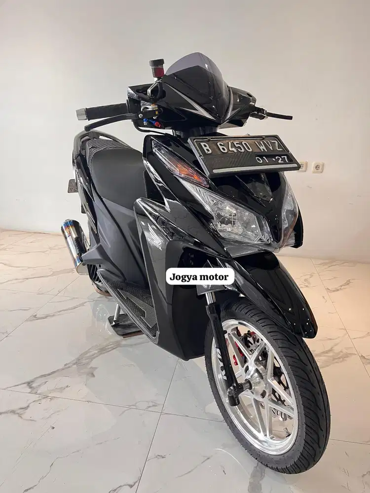 (B) Honda Vario 125 techno 2012