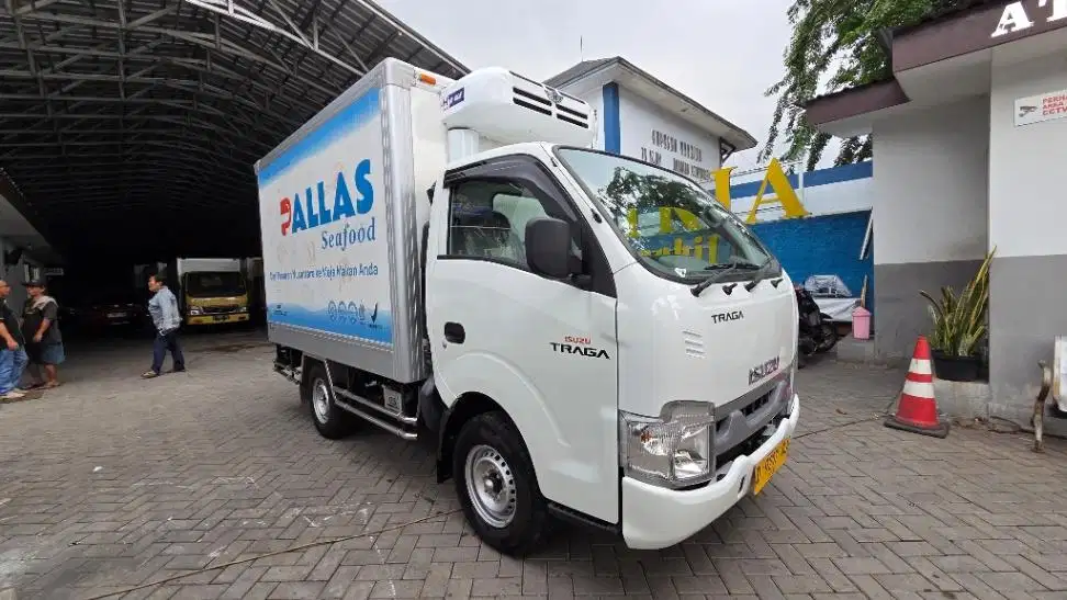Isuzu Traga 2.5 Diesel Box + Freezer Hwasung HT100III
2025
km 635