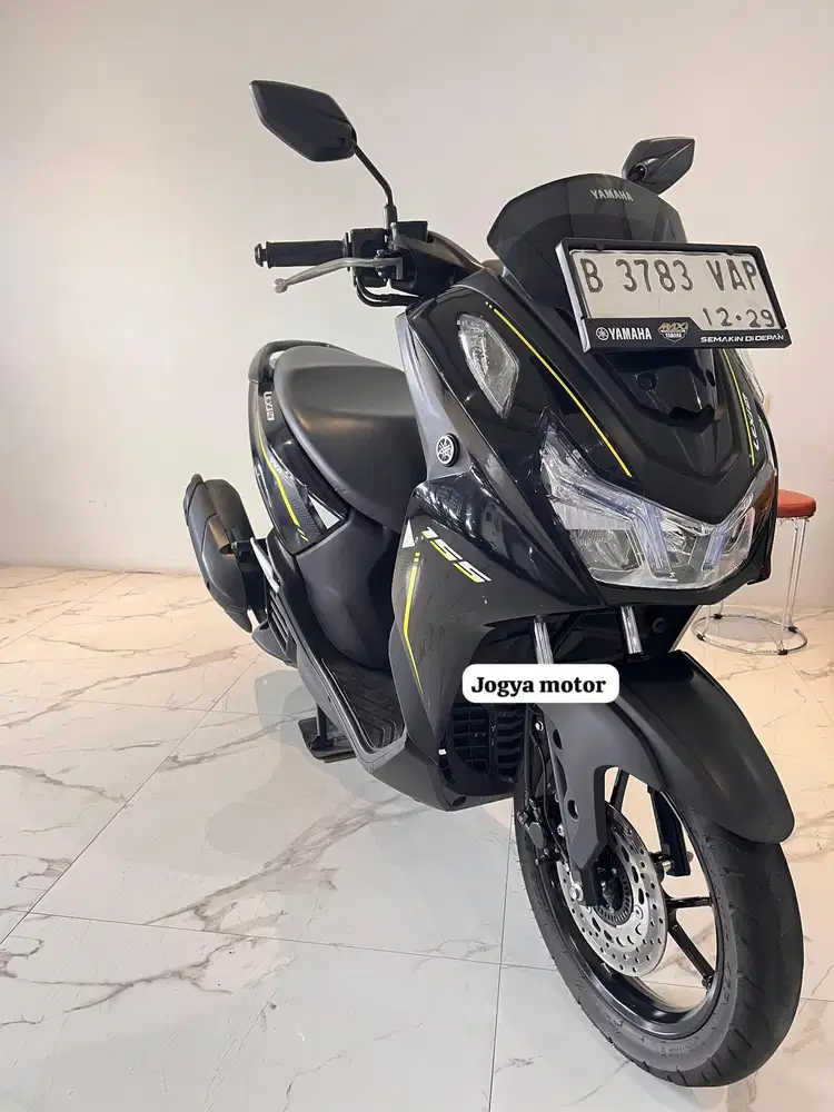 (B) Yamaha lexi lx 155 tahun 2024