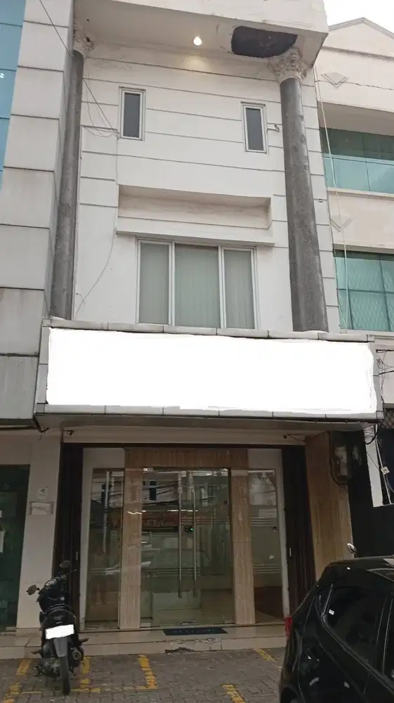 DIJUAL RUKO 3 1/2 LT EX KANTOR DENGAN PERALATAN NYA