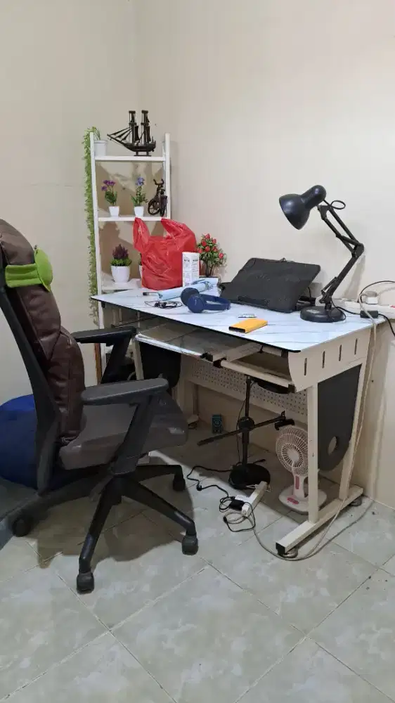 Jual murah meja kantor dengan kursi putar nya