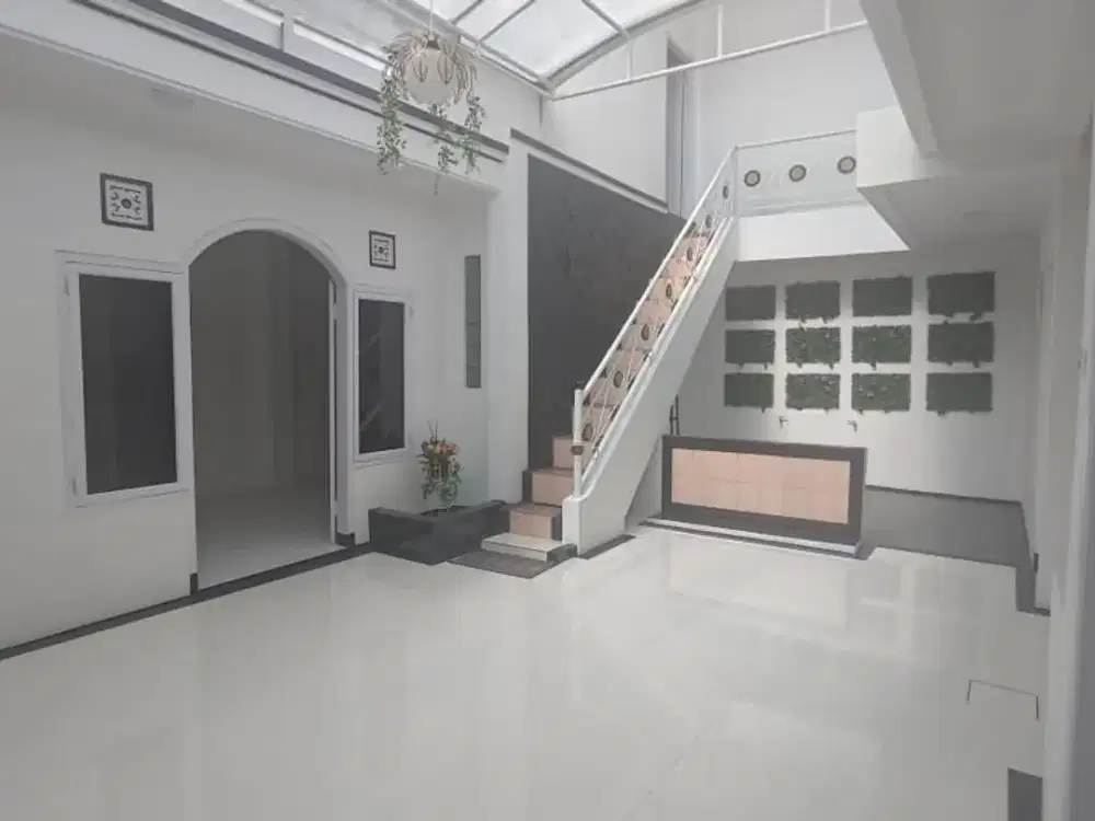 Dijual Rumah Bagus Terawat 2 Lantai di Margacinta Buah Batu, Bandung