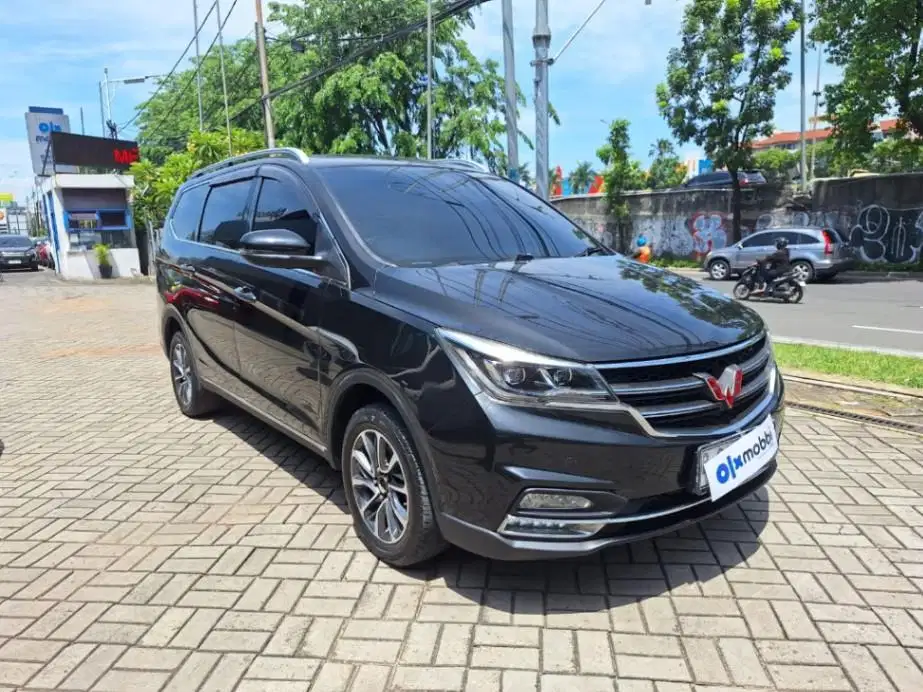 LOW DP Wuling Cortez 1.8 L Lux Plus Bensin-AT 2018 UKQ