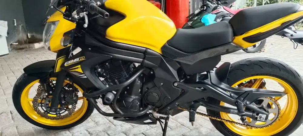 Kawasari ER6N Kuning Istimewa