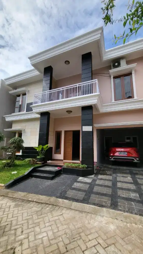 Jual rumah cantik mewah lokasi strategis. Puri Sriwedari Cibubur.