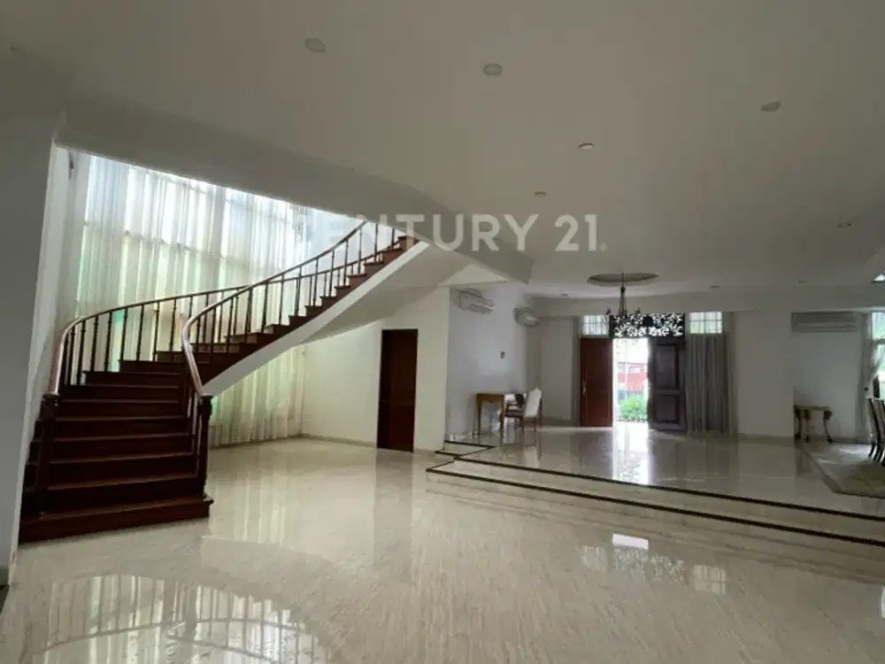 Rumah Mewah Semi Furnished Di Menteng, Jakarta Pusat