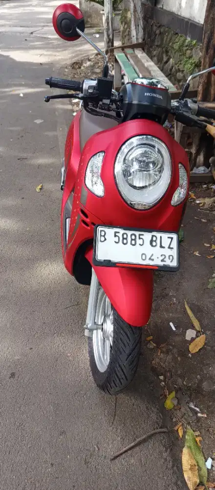 Misi gan ane mau jual scoopy 2024 kunci keles kilometer 3400 ban TEBAL