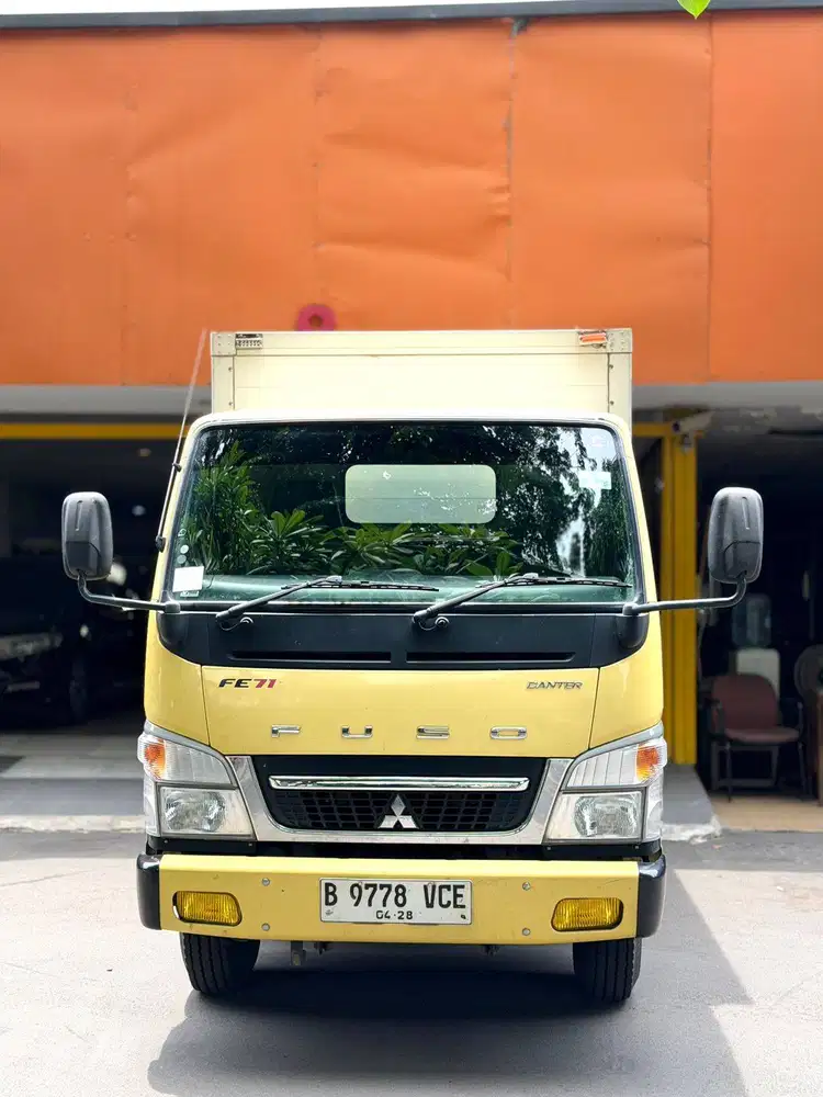 Mitsubishi Fuso Canter FE 71 2023 April Manual Kuning Silver Vieta Mot