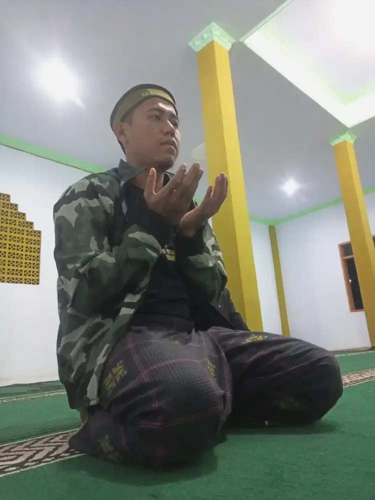 Cari pekerjaan, apa saja yang penting halal