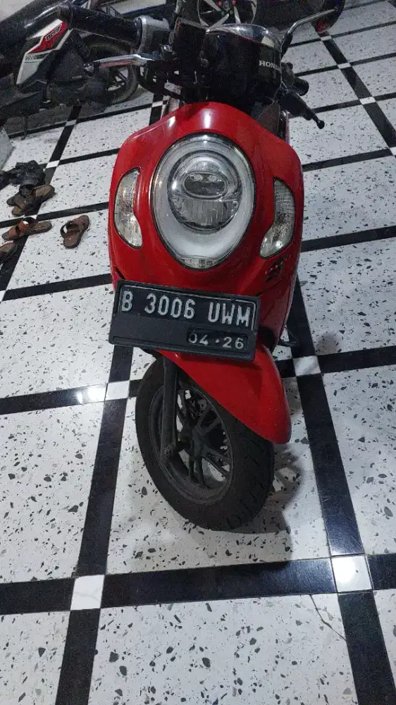 Saya mau jual motor scoopy 2021