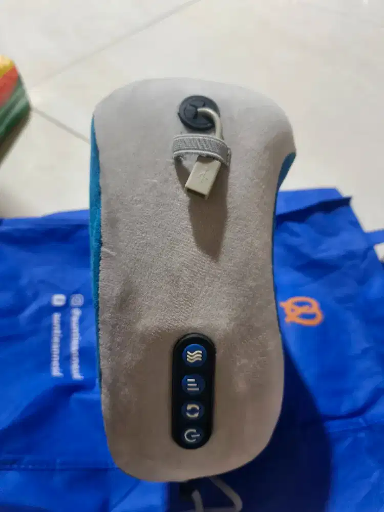 BANTAL PIJAT LEHER PORTABLE