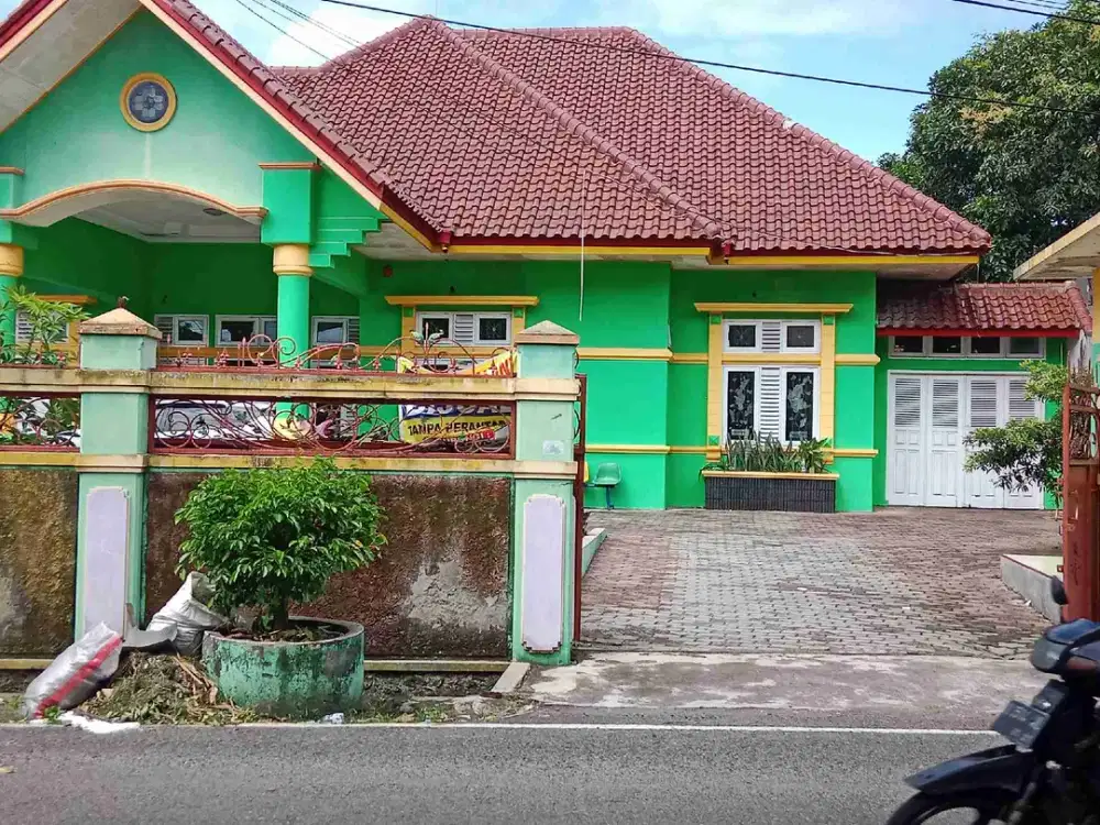 DIJUAL RUMAH JALAN PLERET RAYA SUMBER SOLO