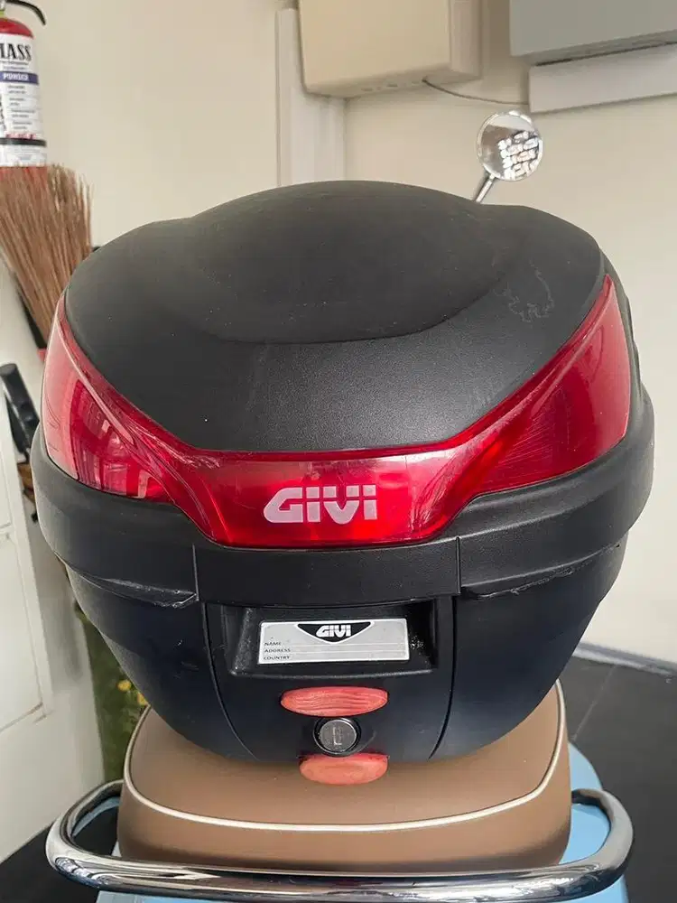Dijual Top Box Givi + Braket