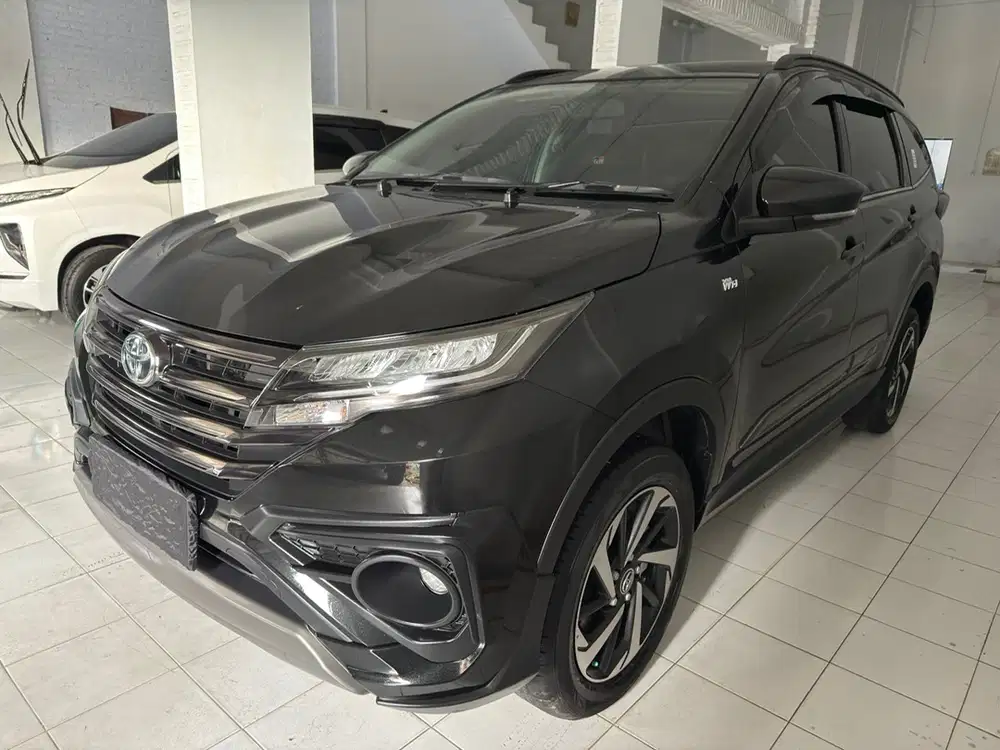 Rush 1.5 GR Sport Automatic 2023 Hitam