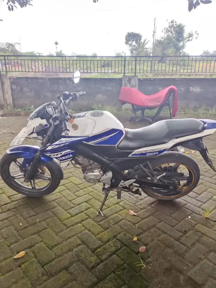 YAMAHA VIXION 2015