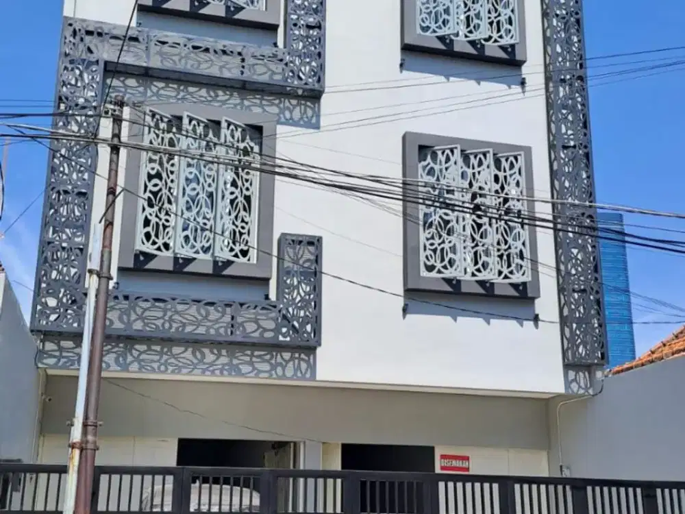 Ruko di Tengah Kota : Jl. Genteng Muhammadiyah - Bangunan 3,5 Lantai