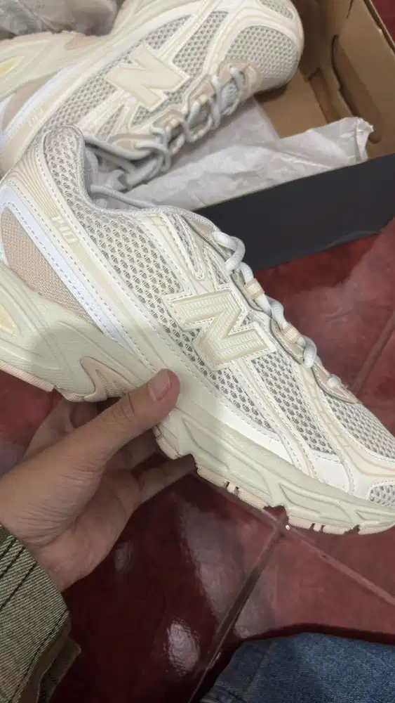 New Balance 740 cream