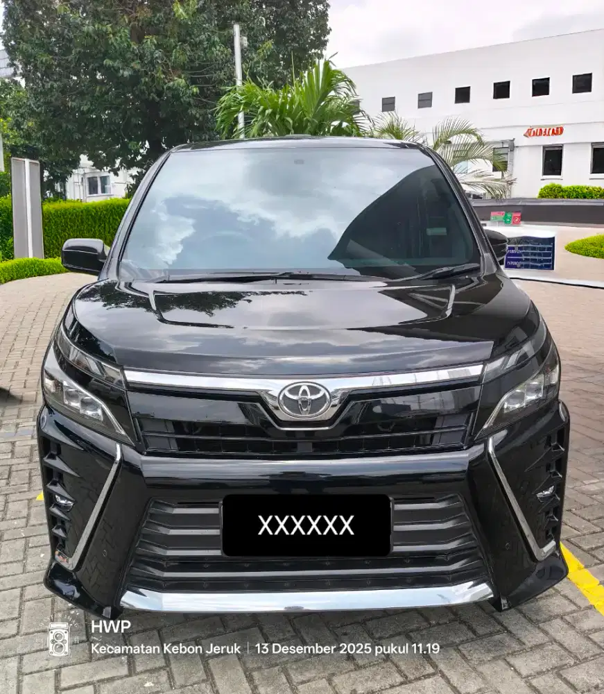 TOYOTA VOXY 2.0 AT 2020/2019