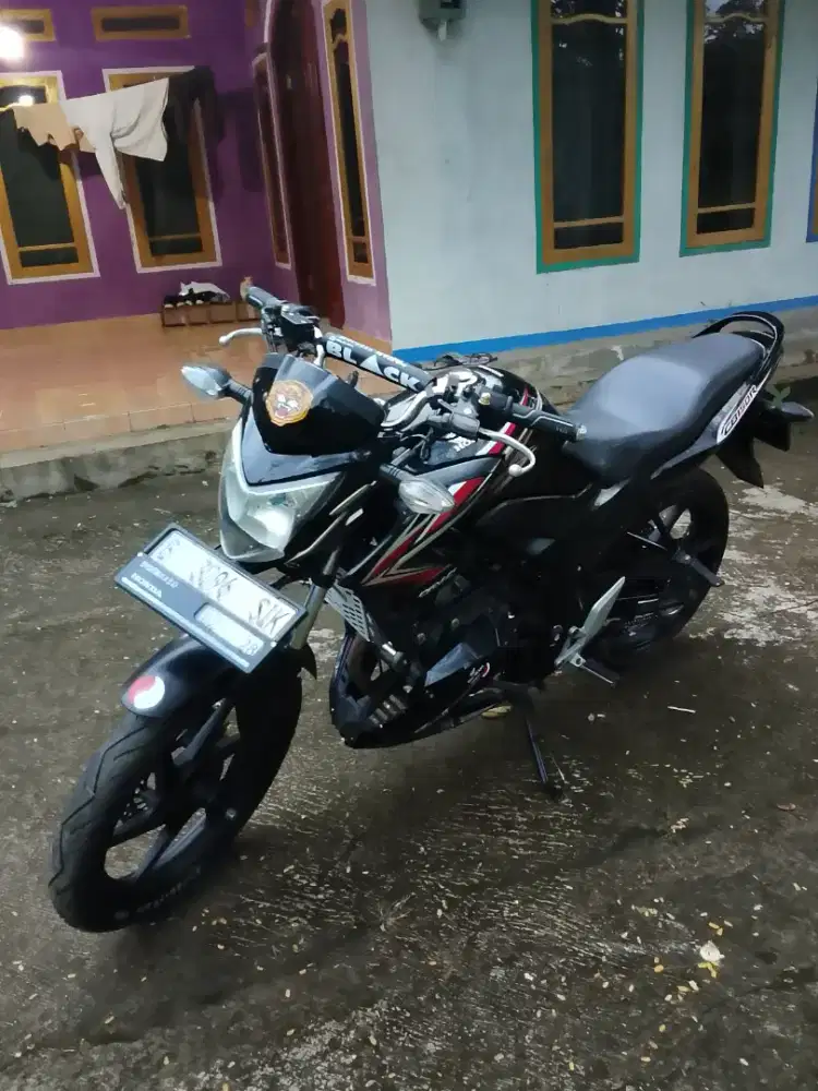 Motor cb 150R mesin aman suran lengkap semua dijamin mantep
