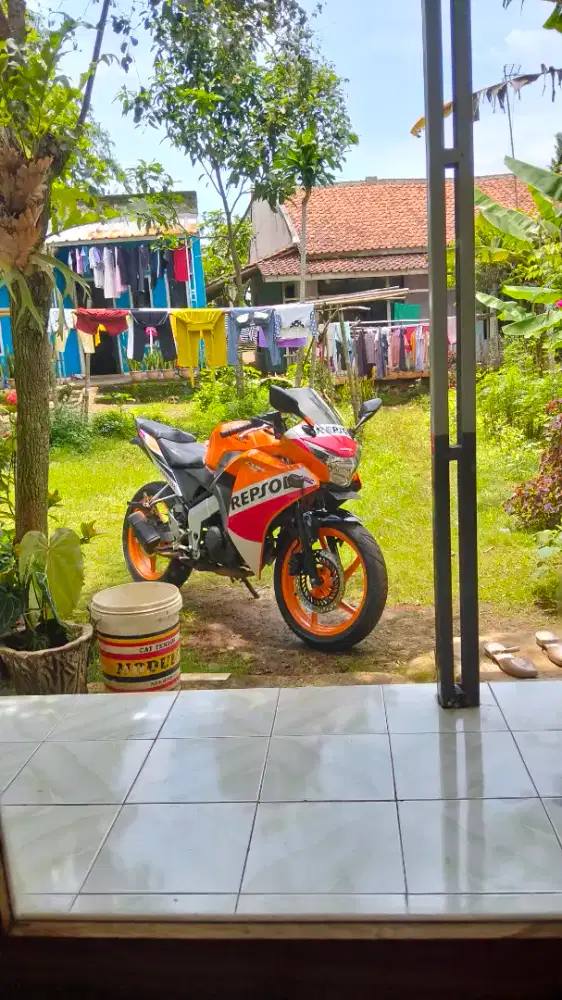 Honda cbr 150r CBU
