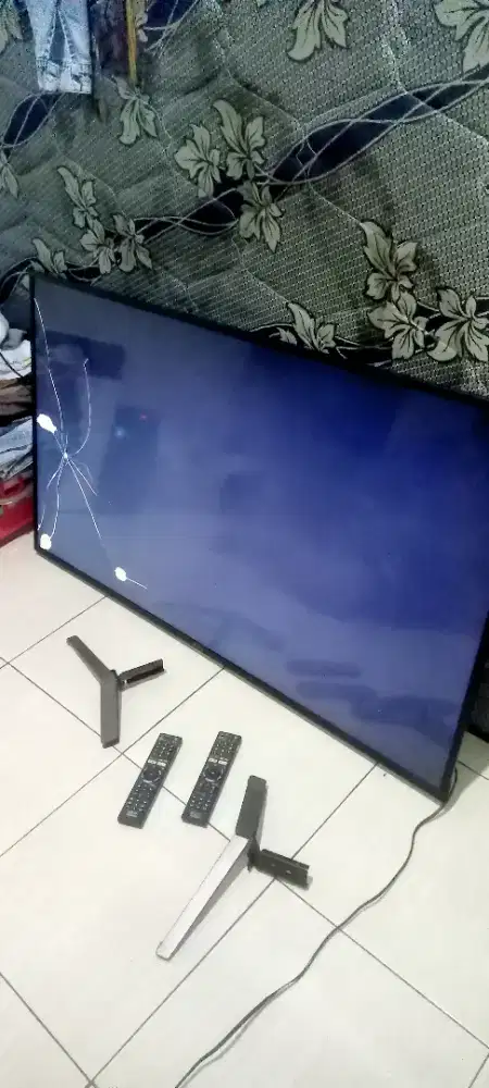 TV LED 55iN Smart mines pecah