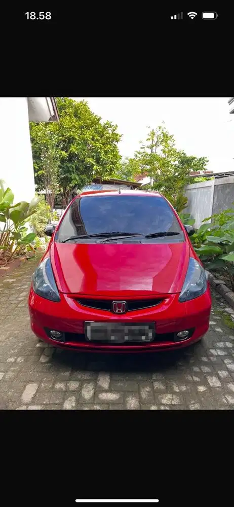 Di jual mobil jazz 2004