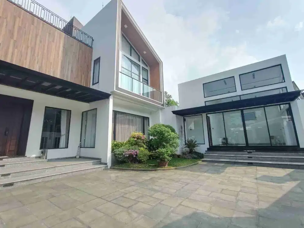 Rumah Modern Hook 3 Lantai SHM Private Pool, Kolam ikan, Sauna, Mushola, Rooftop Best View Pegunungan Sentul City, Bogor