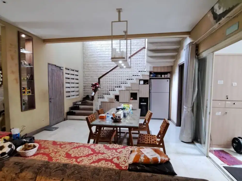 Dijual Cepat Rumah 2 Lantai Semi Furnish di Nusaloka BSD
